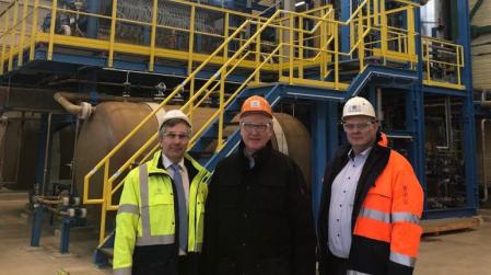 Klaus Mindrup besucht Projekt Crabon2Chem
